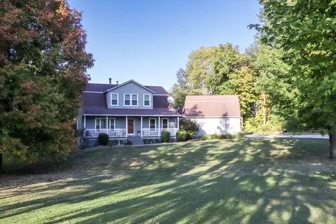 Exterior - 13800 Rockwood Ct, Morrison, IL 61270 photo 2 of 8