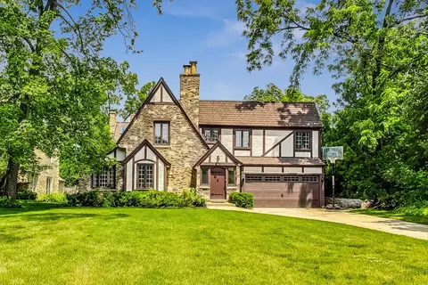 929 Valley Rd, Glencoe, IL 60022
