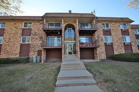 710 Hill Dr #305, Hoffman Estates, IL 60169