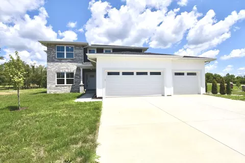 104 Raef Rd, Downs, IL 61736