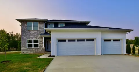 Exterior - 104 Raef Rd, Downs, IL 61736 photo 2 of 4