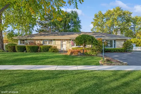 934 E Lilac Dr, Palatine, IL 60074