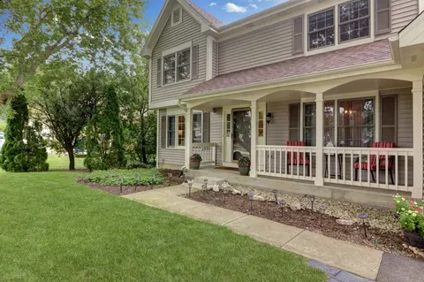 7067 Bentley Dr, Gurnee, IL 60031