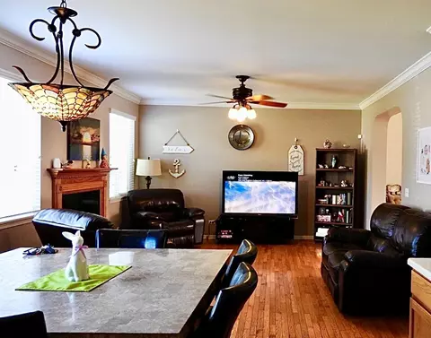 Living - 923 Limerick Ln, Mchenry, IL 60050 photo 1 of 3