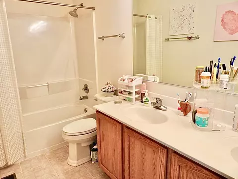 Bath - 923 Limerick Ln, Mchenry, IL 60050 photo 2 of 2