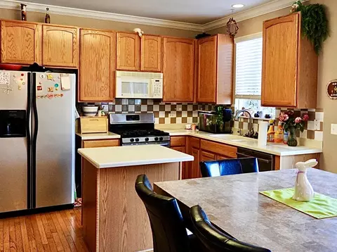 Kitchen - 923 Limerick Ln, Mchenry, IL 60050 photo 2 of 2