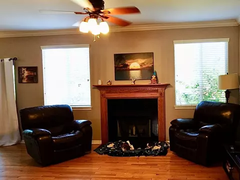 Living - 923 Limerick Ln, Mchenry, IL 60050 photo 2 of 3