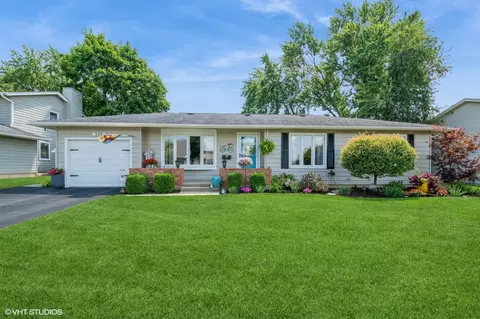 339 Yarmouth Rd, Elk Grove Village, IL 60007