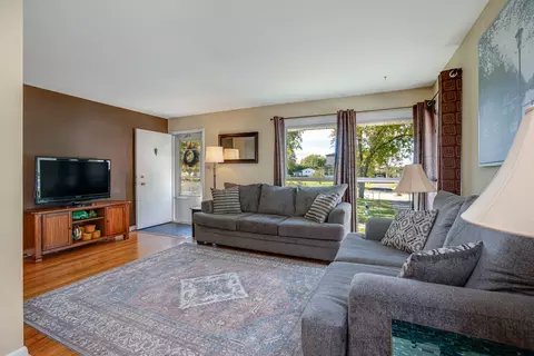 619 S Beverly St, Wheaton, IL 60187 photo 4