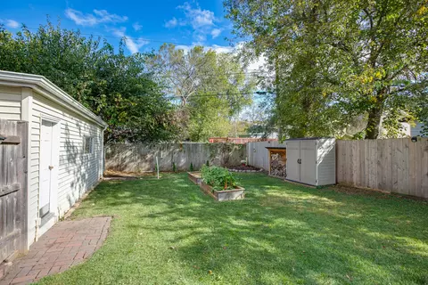 619 S Beverly St, Wheaton, IL 60187 photo 2