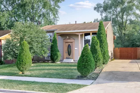 737 Southwind Dr, Carpentersville, IL 60110