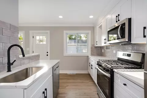 Kitchen - 17232 Roy St, Lansing, IL 60438 photo 3 of 5