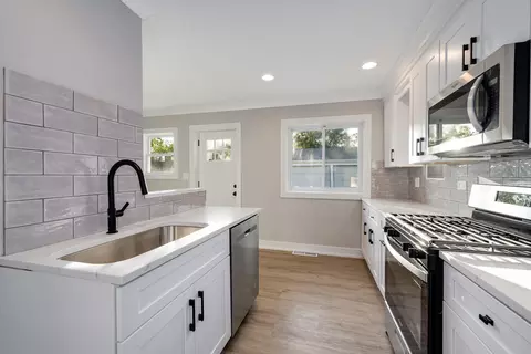 Kitchen - 17232 Roy St, Lansing, IL 60438 photo 4 of 5