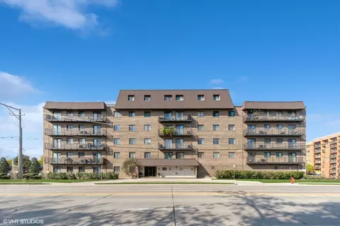 960 S River Rd #307, Des Plaines, IL 60016