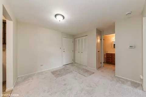 960 S River Rd #307, Des Plaines, IL 60016 photo 2