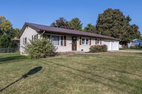 908 Adams St, Oregon, IL 61061