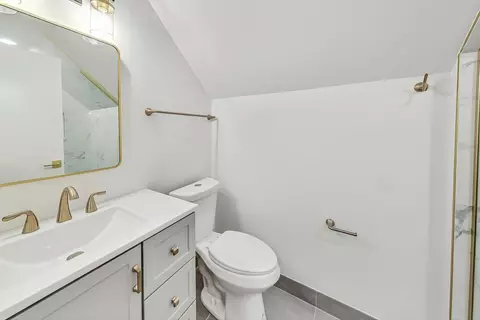 Bath - 245 E Quincy St, Riverside, IL 60546 photo 2 of 3