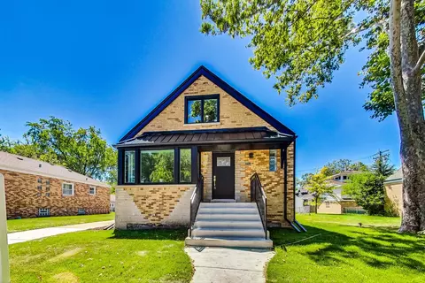 Exterior - 245 E Quincy St, Riverside, IL 60546 photo 2 of 8