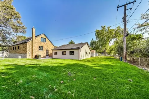 Exterior - 245 E Quincy St, Riverside, IL 60546 photo 5 of 8