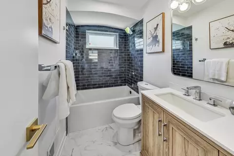 Bath - 245 E Quincy St, Riverside, IL 60546 photo 1 of 3