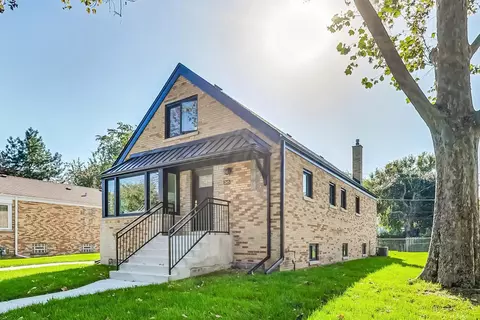 Exterior - 245 E Quincy St, Riverside, IL 60546 photo 3 of 8