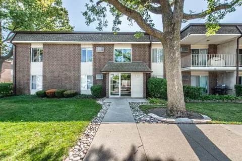 1103 Miller Ln #201, Buffalo Grove, IL 60089