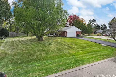 287 Sharon Dr, Barrington, IL 60010