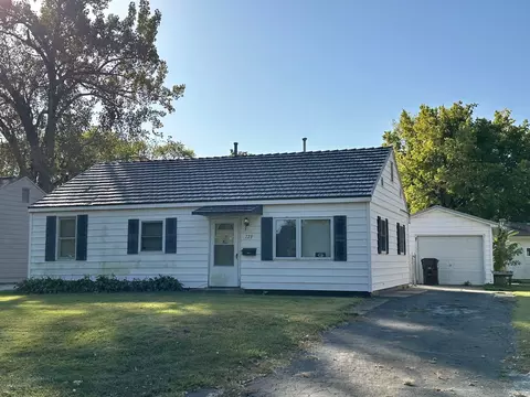 128 Winding Ln, Rantoul, IL 61866