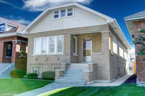 5347 W School St, Chicago, IL 60641