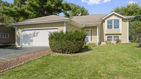 114 London Rd, Poplar Grove, IL 61065