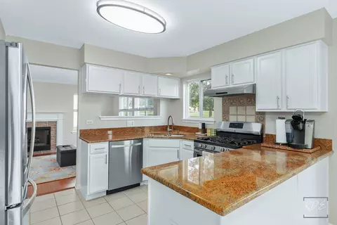 888 Teasel Ln, Aurora, IL 60504 photo 9