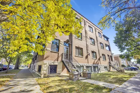 2921 W Glenlake Ave #2W, Chicago, IL 60659