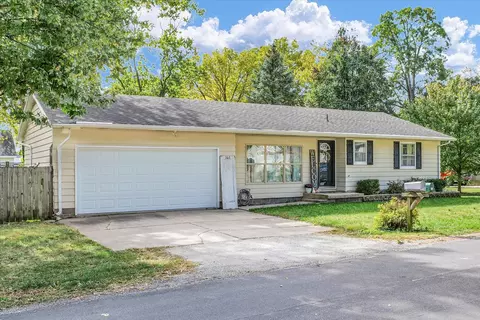 103 W Dunbar St, Mahomet, IL 61853