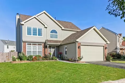 253 S Primrose Ln, Round Lake, IL 60073
