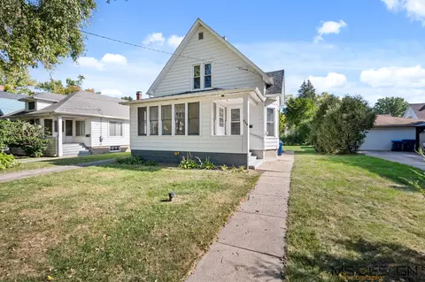 716 N 10th St, Dekalb, IL 60115