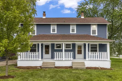 6 S381 4th St, Eola, IL 60519