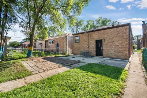 10620 S Lowe Ave, Chicago, IL 60628 photo 16