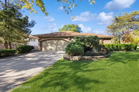230 Johnson Ave, Frankfort, IL 60423