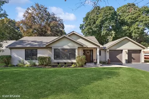 384 Sunset Dr, Village Of Lakewood, IL 60014