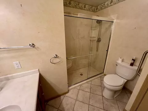 Bath - 401 E Cedar Ln, Monticello, IL 61856 photo 2 of 3