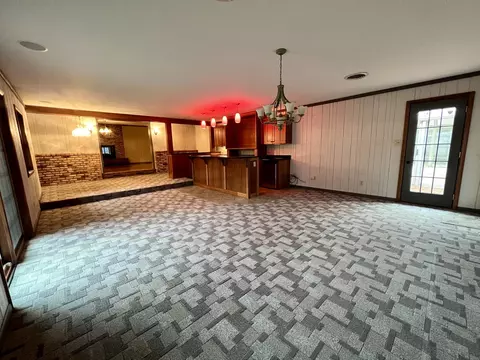 Living - 401 E Cedar Ln, Monticello, IL 61856 photo 6 of 7