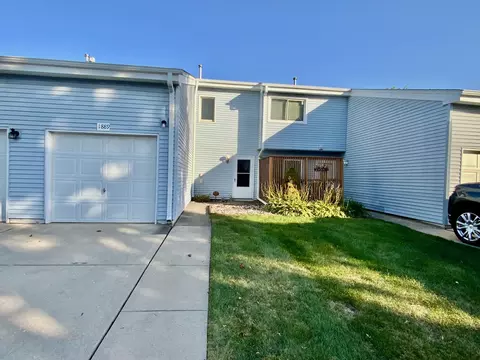 1889 Hickory Ln, Glendale Heights, IL 60139