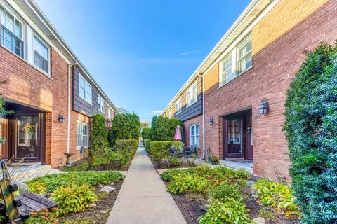 377 Central Ave, Highland Park, IL 60035