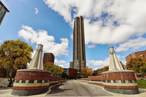 3660 N Lake Shore Dr #702, Chicago, IL 60613