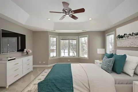 Bedroom - 562 Warwick Rd, Deerfield, IL 60015 photo 1 of 4