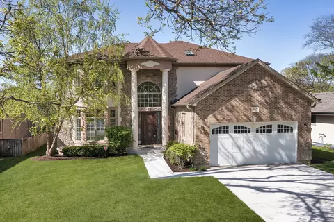 562 Warwick Rd, Deerfield, IL 60015