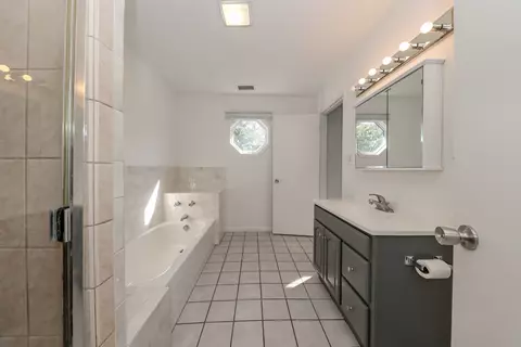 Bath - 1703 Innercircle Dr, Crest Hill, IL 60403 photo 1 of 2