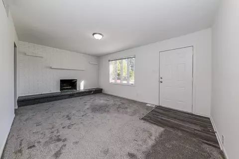 Living - 1703 Innercircle Dr, Crest Hill, IL 60403 photo 2 of 7