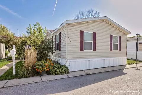 520 Main St, Park City, IL 60085