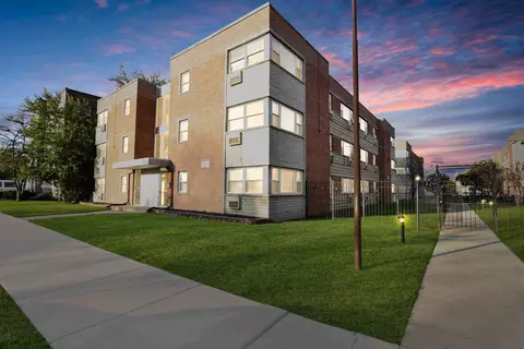 2405 W Balmoral Ave #2D, Chicago, IL 60625